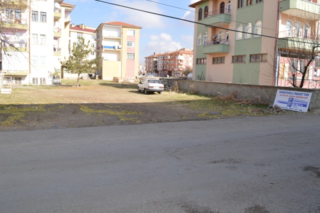 omur dede camii karsisi